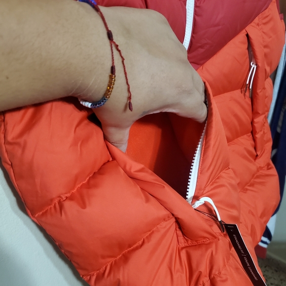 SOLD...Nike Windrunner Vest - Picture 9 of 10